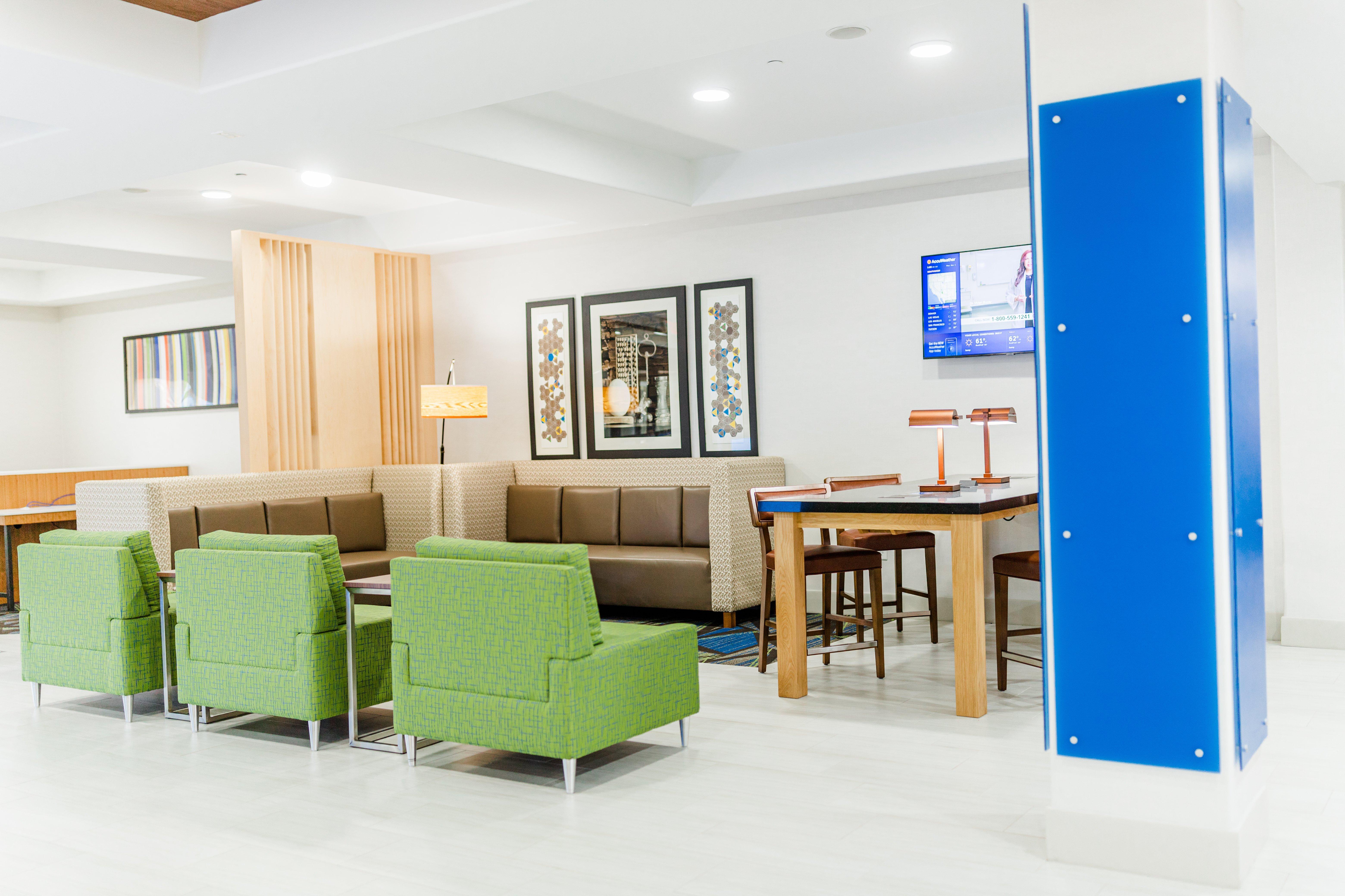 Holiday Inn Express - Andalusia By Ihg Dış mekan fotoğraf