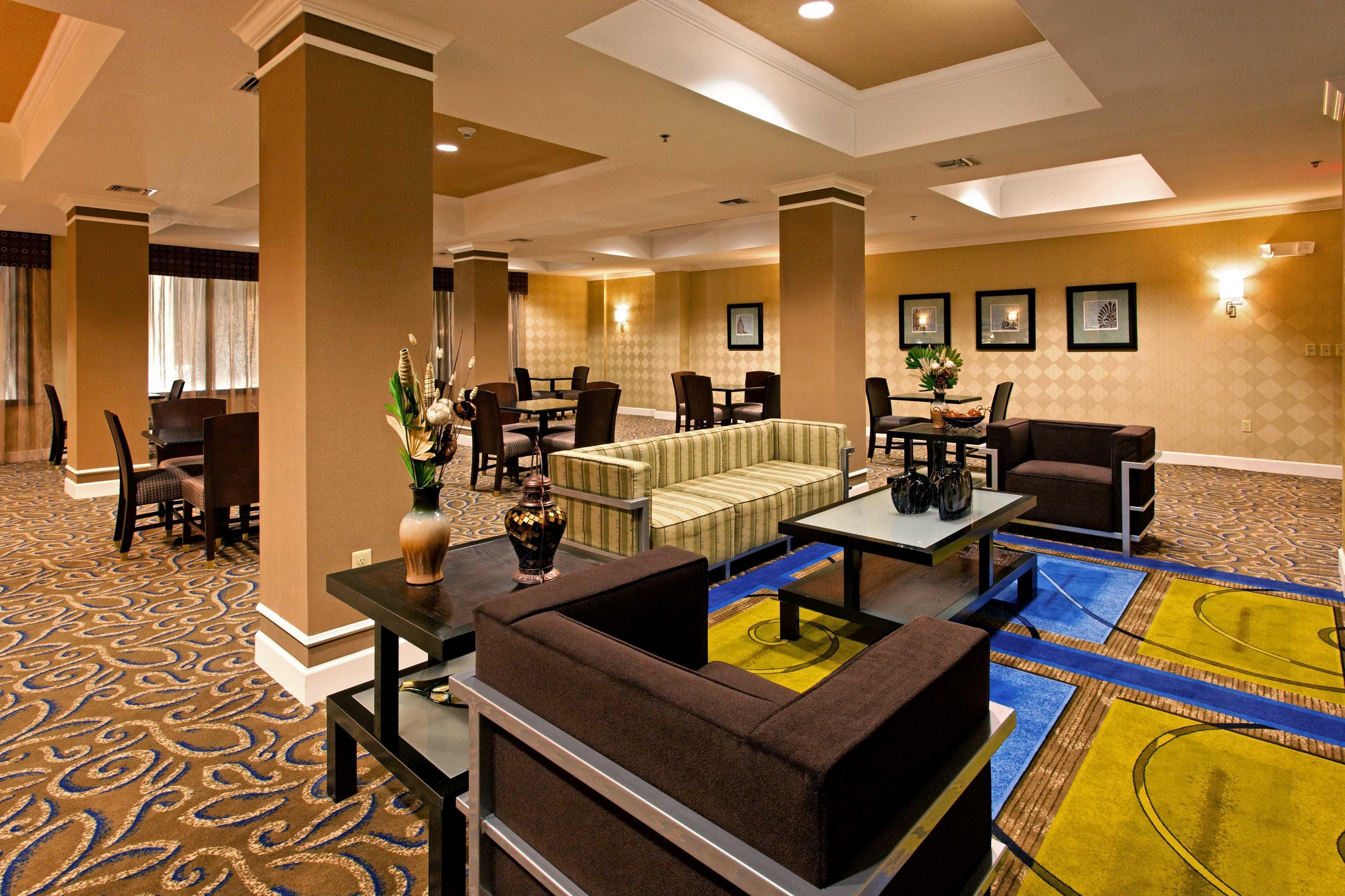 Holiday Inn Express - Andalusia By Ihg Dış mekan fotoğraf
